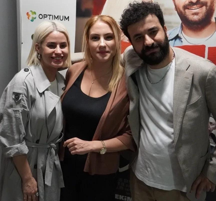 'Çok Aşk' filmi İzmir'e özel gösterimle vizyona girdi