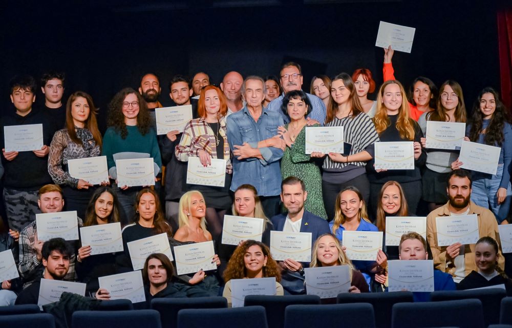 Folkart Academy’de ilk sertifikalar tiyatro eğitimi alanlara!
