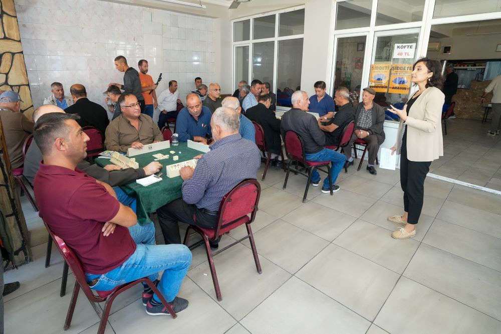 Gaziemir'in kahvehanelerinde şiddete farkındalık çalışması