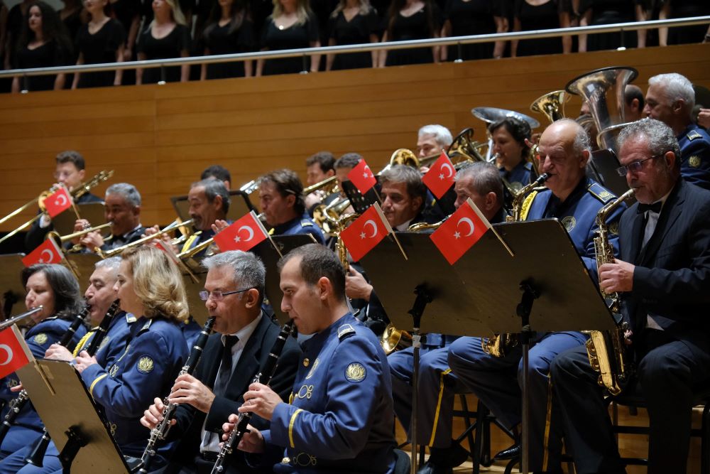 tarihi tire belediyesi armoni bandosu ve senfoni orkestrasi ile muzik soleni bando