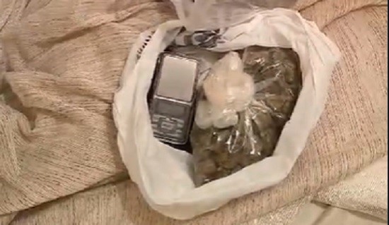 Karşıyaka'da karı kocanın üzerinden uyuşturucu madde ele geçirildi