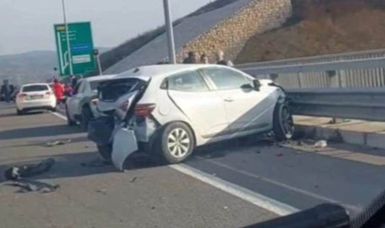 Otoyolda 8 araç zincirleme kazaya karıştı: 4 yaralı