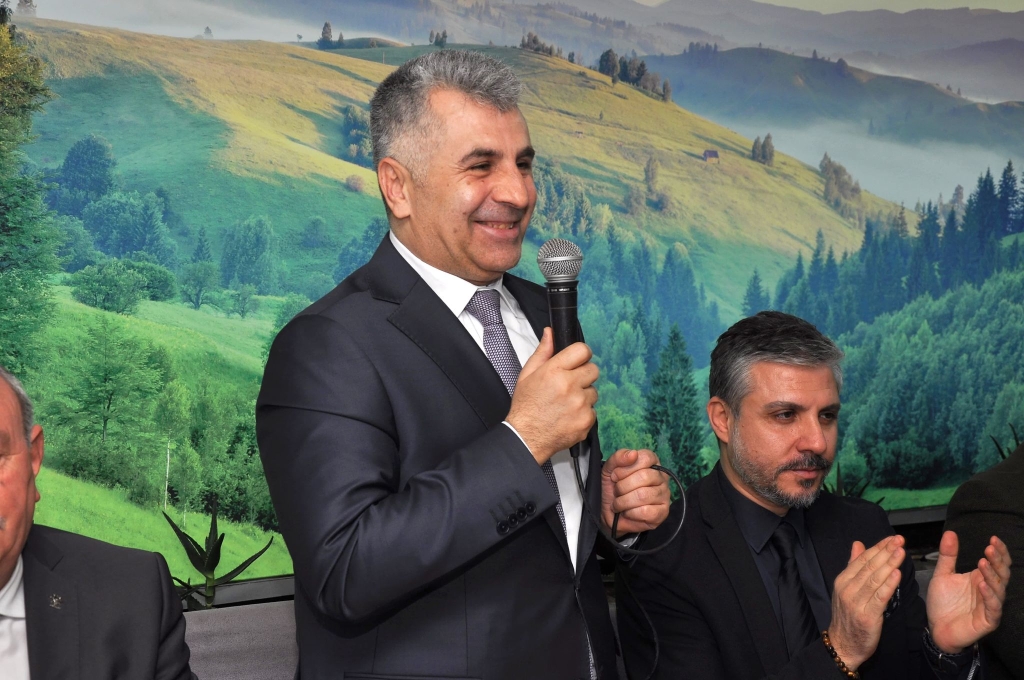 AK Parti Belediye Başkanı Mehmet Sadık Tunç: Karabağlar’da herkese eşit hizmet