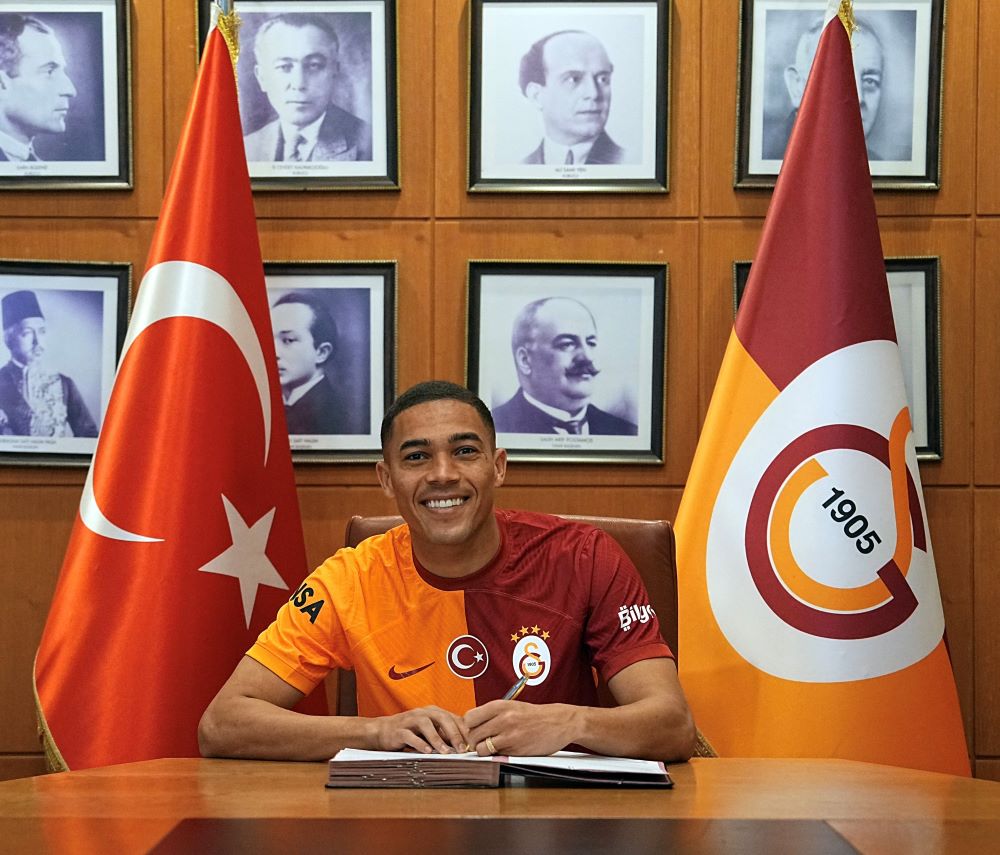 Galatasaray'ın yeni transferi imzayı attı