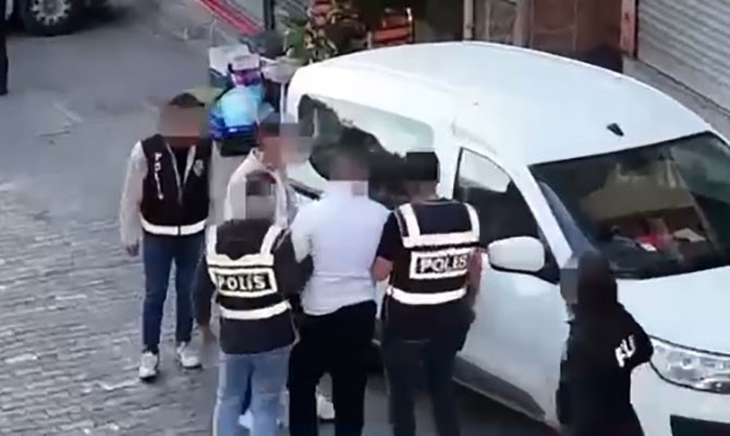 Izmir'de aranan şahısları bulmak için 124 adrese baskın düzenlendi