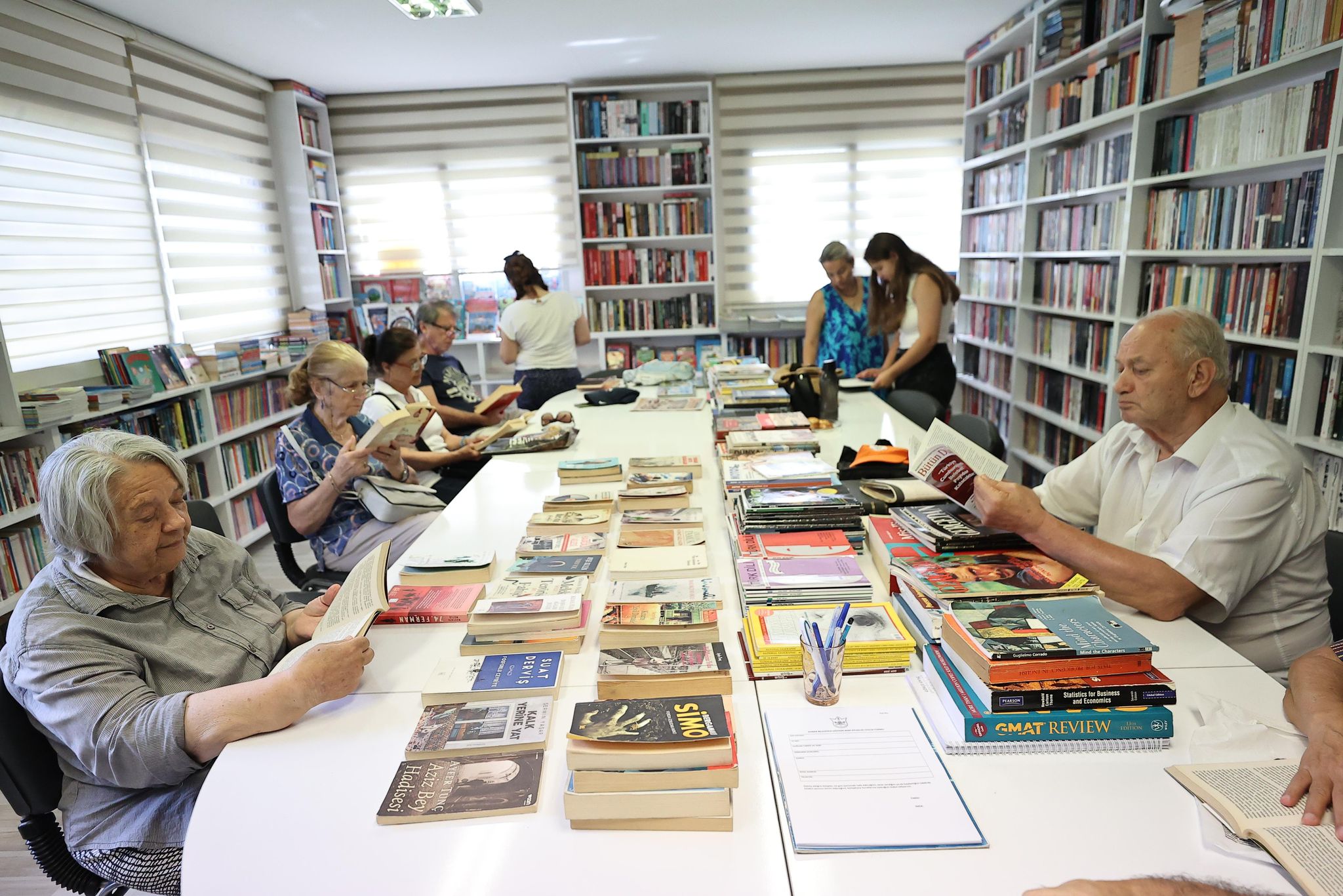 Göztepe kent kitaplığı okurların ilgi odağı